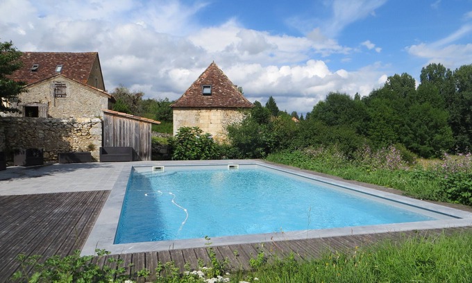 Lamonzie-Montastruc Cottage | Authentique Tour avec piscine, Périgord, Dordogne.