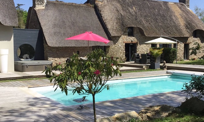 Guerande Maison | Chaumière authentique en pierres avec piscine et spa rénovée en 2018