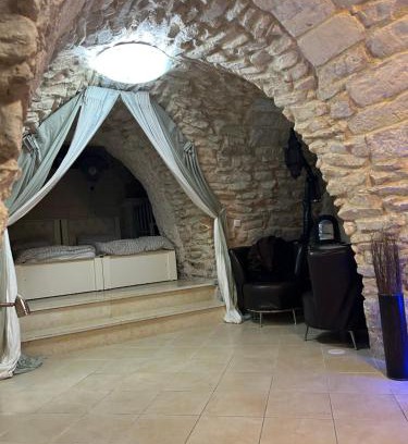 Safed Old City Appartement | Authentic Tzfat Cave Tzimmer