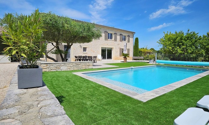 Orgnac-l'Aven Maison | Authentique Bastide en pierre de 200 m² avec piscine chauffée, en Ardèche.