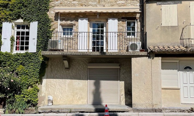 Rousset-les-Vignes Maison | Authentique Maison de Village climatisée en Drôme Provençale