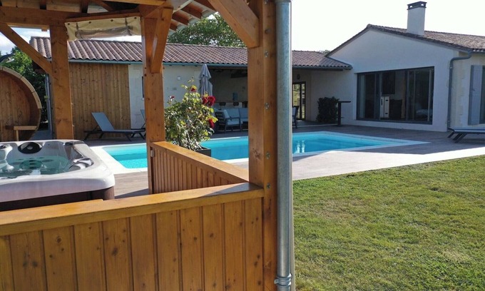 Monbazillac Cottage | Gite Aux Escapades de MONBAZILLAC Piscine Sauna et Spa Vélos électriques