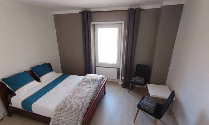 Champtoceaux Maison | AUX LITS DE LA LOIRE, town house in the center of Champtoceaux.
