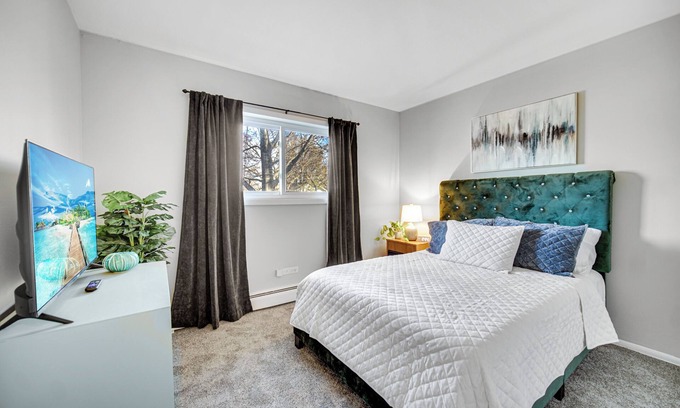 Crown Point Appartement | AVAIL 10/2 - 2 bed/1 bath APT downtown Crown Point