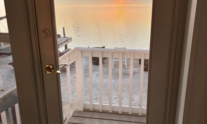 Breezeswept Beach Estates Maison | Avail -Jan Feb 2026 -Keys cottage, oceanfront, dock, private, fenced backyard
