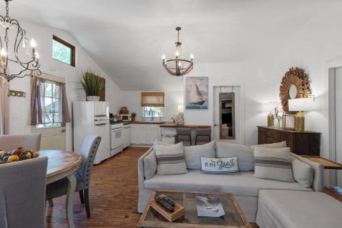 Shreveport Maison | Avail This Weekend, Lakefront, Kayaks