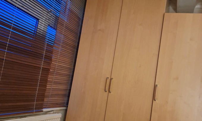 Knight's Hill Appartement | Available as three bed apartment, /single rooms walking to rookery/streatham com