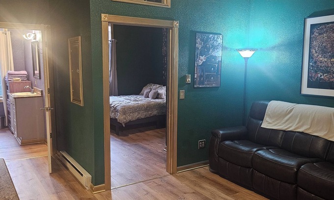 Reading Appartement | Available Now! NEW 1-bedroom apt Reading, 3 dispensaries and coffee!