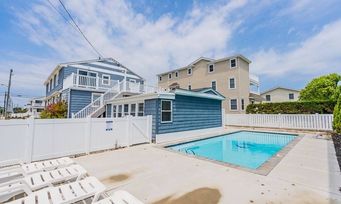 Avalon Copropriété | Avalon BEACH BLOCK 2 Bedroom Condo with POOL West Unit / Sleeps 4