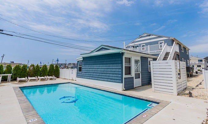 Avalon Copropriété | Avalon BEACH BLOCK with a POOL: 1 Bedroom