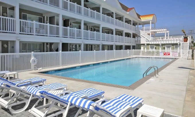 Avalon Copropriété | Avalon plaisir et soleil avec piscine, plage et les meilleurs bars de la plage