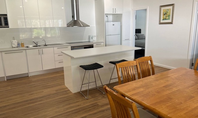 Beresfield Villa | AVALON REST THORNTON 2 Bedroom Apartment in Tranquil Location