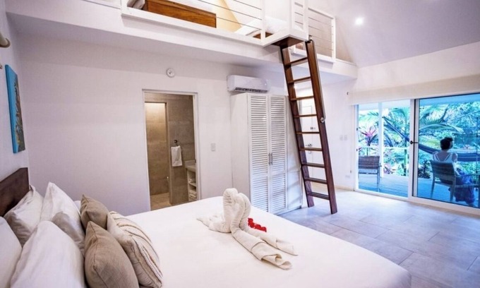 Montezuma Hôtel | Aves Deluxe King Room & Open Loft Room Twin Beds-Kitchenette-2Pools-Yoga-Gym