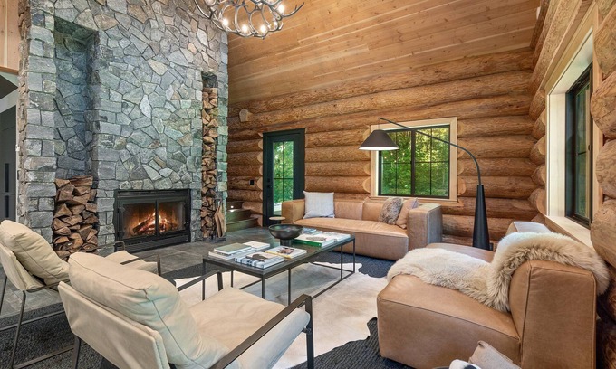 Deming Maison | Avlägsen Chalet: Modern Scandinavian Retreat w/ Hot Tub near Mt. Baker Ski Area