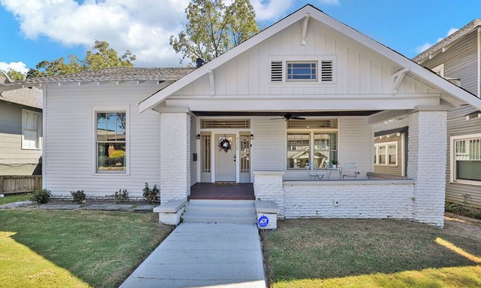 Forest Park Maison | Avondale Charmer-Comfort & Style