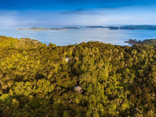 Waiheke Island Maison | AWAY Treehouse & Forest SPA