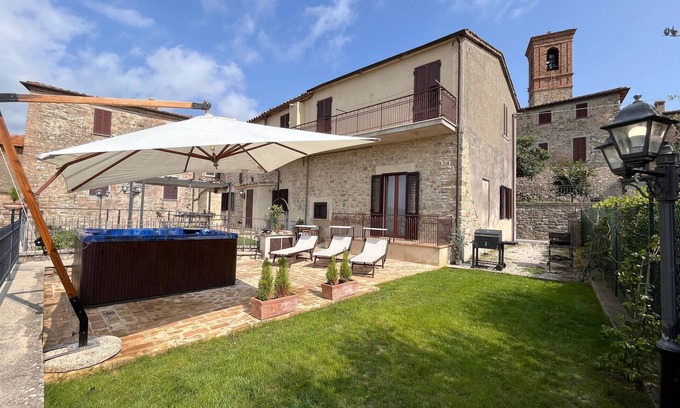 Civitella Benazzone Appartement | Awesome apartment in Civitella Benazzone with house a panoramic view