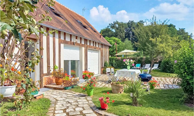 Selles-Saint-Denis Maison | Awesome Home In Selles-Saint-Denis