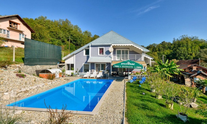 Sveti Ivan Zelina Maison | Belle maison à Nespes avec jacuzzi