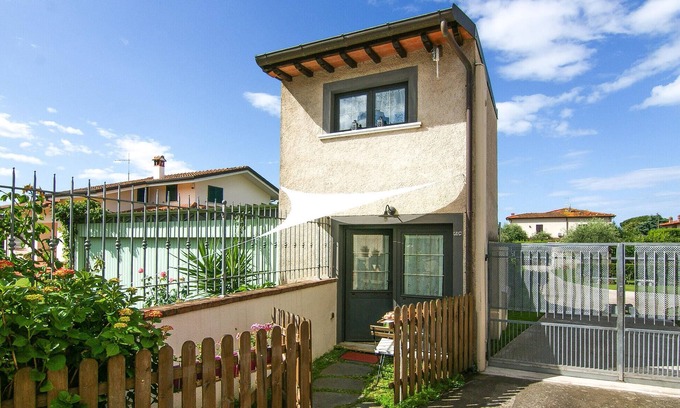 Querceta Maison | Awesome home in Querceta with WiFi