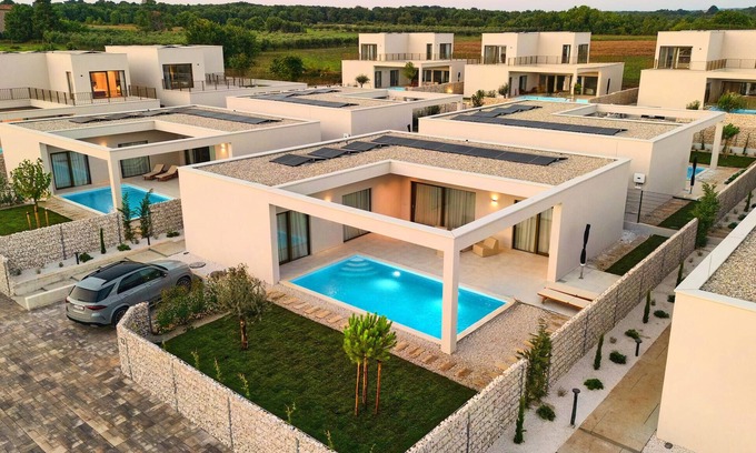 Lanterna Maison | Awesome home in Tar with private swimming pool, can be inside or outside