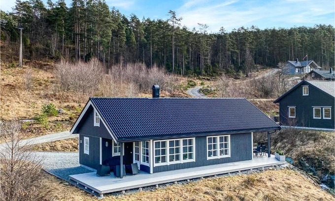Hardangerfjord Maison | Awesome home in Trvikbygd with 5 Bedrooms