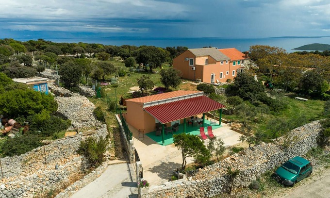 Veli Losinj Maison | Awesome home in Veli Losinj with WiFi