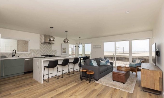 Peninsula Maison | Modern Oceanfront Retreat with Expansive Ocean Views w/Parking Long Beach Peninsula/Belmont