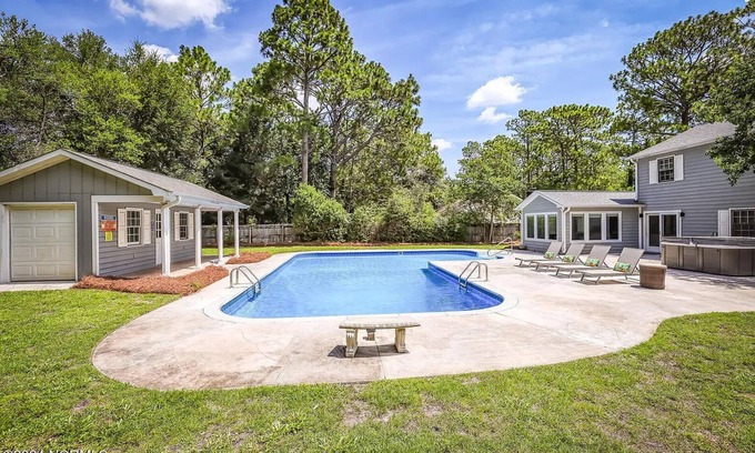 Wilmington Maison | Awesome Pool, Hot Tub & Amazing Arcade! No cleaning fee! 4 BD Paradise