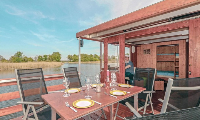 Radewege Location De Bateaux | Superbe bateau à Radewege avec cuisine