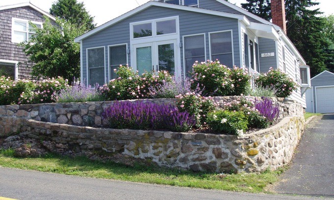 Guilford Cottage | Vues impressionnantes de Long Island Sound! Détendez-vous, nager, marcher et sentir les brises de mer!