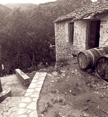 Dimitsana Maison | Awesomnest