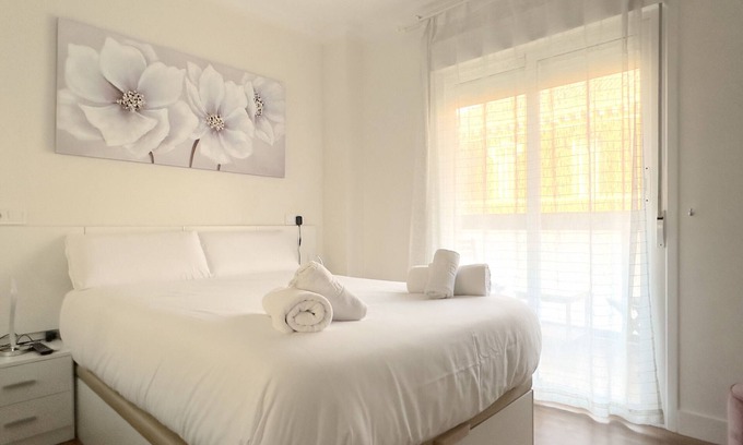 Explanada de la Estacion Appartement | 3 bedrooms City Center apartment, WIFI, A/C, beach/city location (train station)