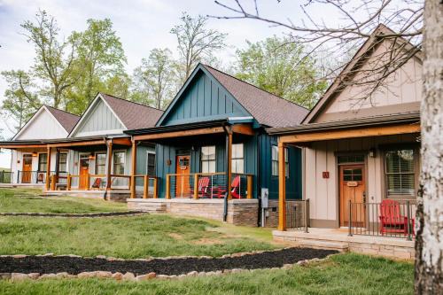 Jasper Maison | Azalea & Blackberry Cabins