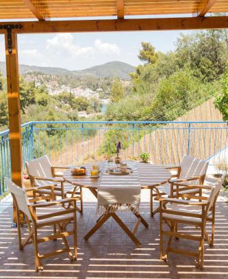 Galatas Appartement | AZALEA - Modern studio with sea view