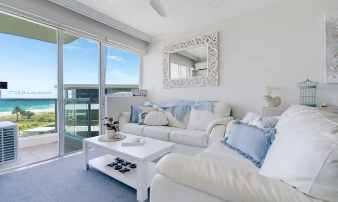 Palm Beach Appartement | Azure Beachfront Bliss~ Ocean Views~ 1 Brm Retreat