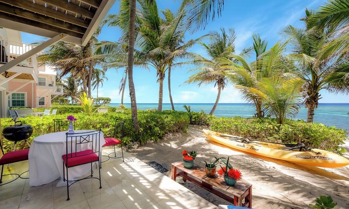 North Side Maison | Azure Breeze #4, Beachfront, White Sand, Bikes, Kayak, Snorkel Gear, Rum Point!!