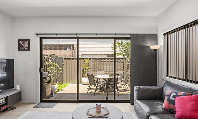 Speers Point Maison | Azure Escape- Walking distance to water & pet friendly!