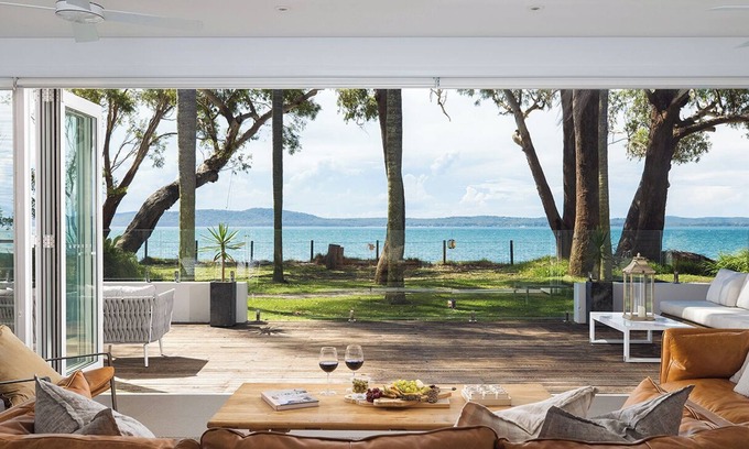 Corlette Maison | Azure Haven – A Waterfront Luxury Retreat for Families