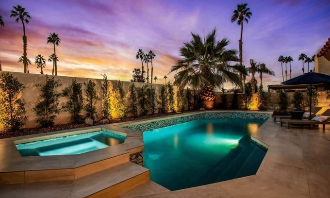 Palm Desert Maison | Azure Oasis - Saltwater Pool & Spa with putting green!