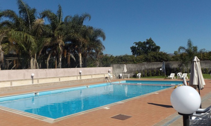 Mascali Appartement | Dans residence, plage a proximité, large piscine, terasse avec superbe vue Etna