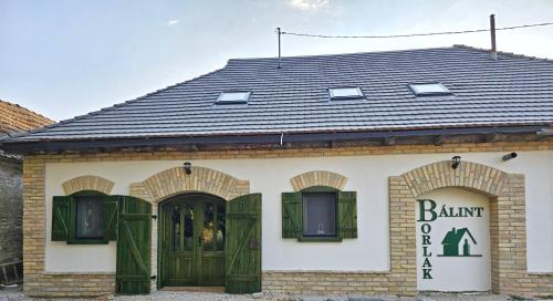 Hajos Maison | Bálint Borlak