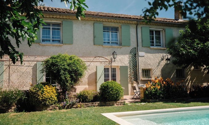 Sorgues Maison | Grande Bâtisse provençale familiale aux portes d'Avignon