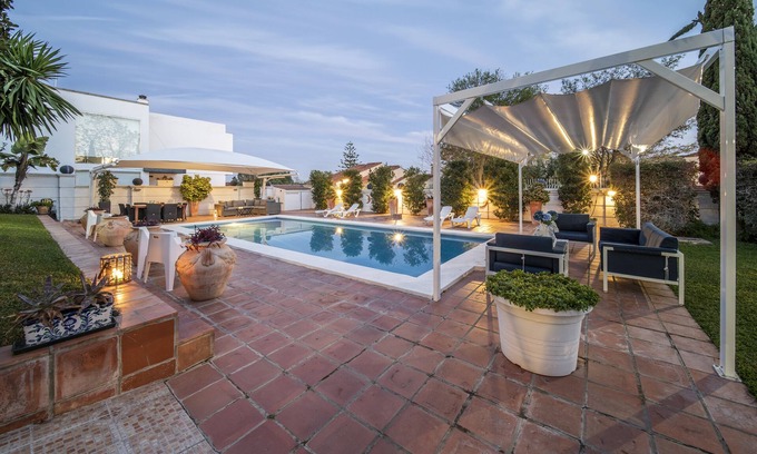 Tomares Maison | B&B Arena Sevilla