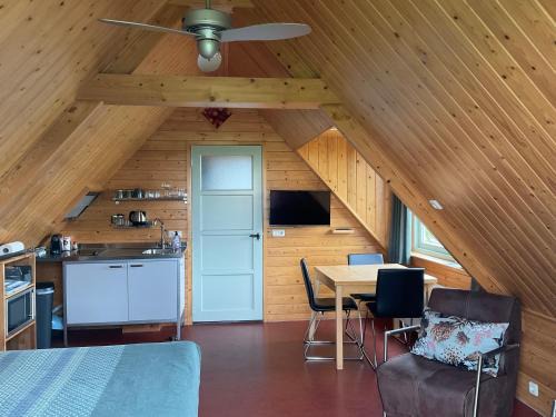 It Heidenskip Lit Et Petit-Déjeuner | B&B en Vakantiehuisje Ursula