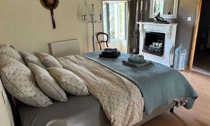 Saint-Martin-des-Fontaines Lit Et Petit-Déjeuner | B&B suite with swimming pool between Puy du fou and the ocean