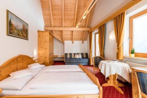 Valles Hôtel | B&B Hotel Alpenrose Rooms & Apartments