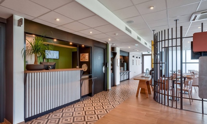 La Source Hôtel | B&B HOTEL Paris Créteil