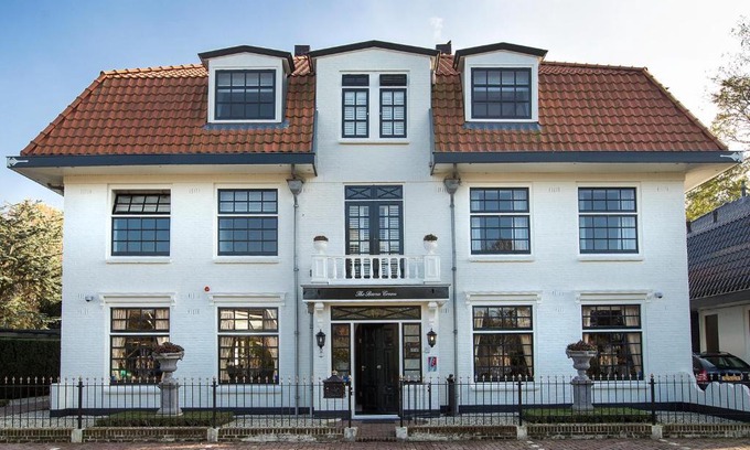 Huisduinen Hôtel | B & B Hotel The Baron Crown