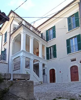 Rocca di Mezzo Lit Et Petit-Déjeuner | B&B Il Cardinale